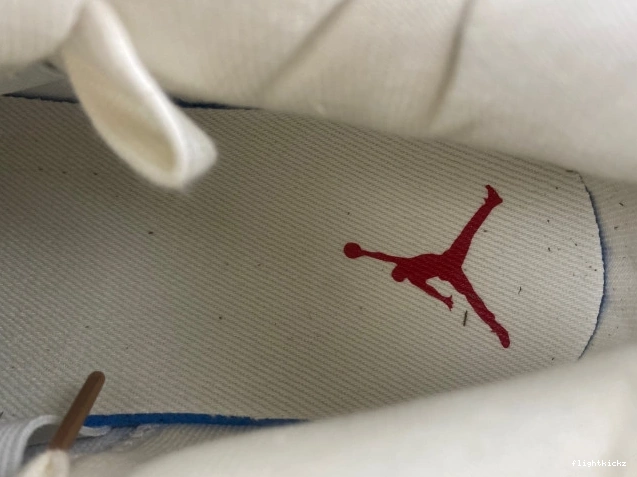 Jordan AO2571-100 Air Levi's x 'White' 4 1026